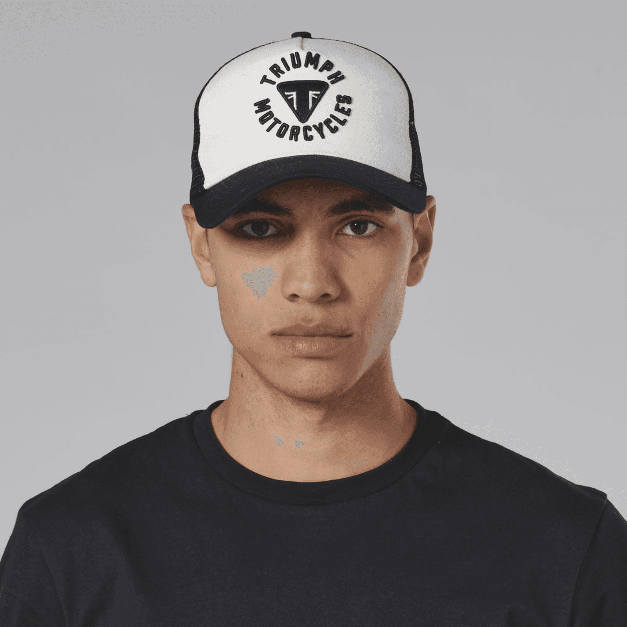 Gorra Blanco / Negro Malla Logo Taylor Triumph Original